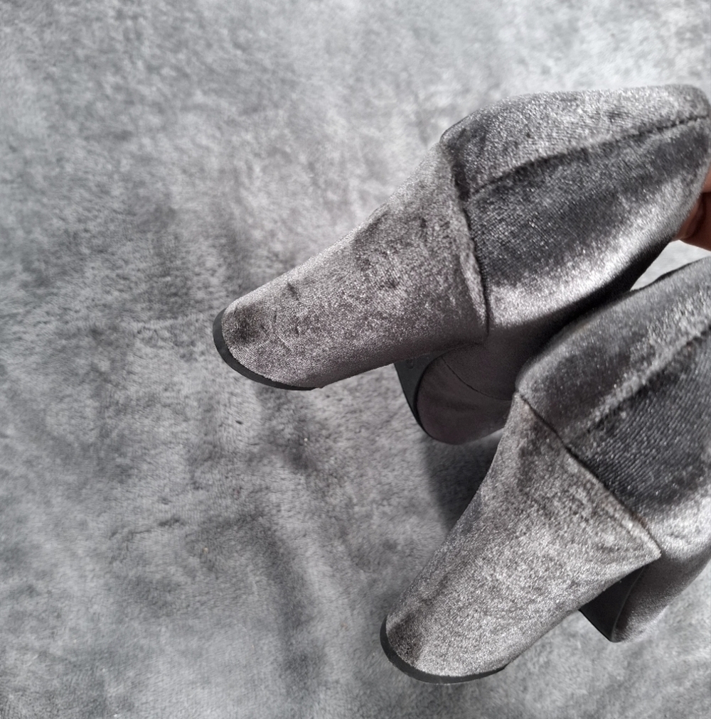 Mossimo Gray velvet heels Almond Toe Shoes Elegant Office Casual Size 8 - Picture 6 of 8